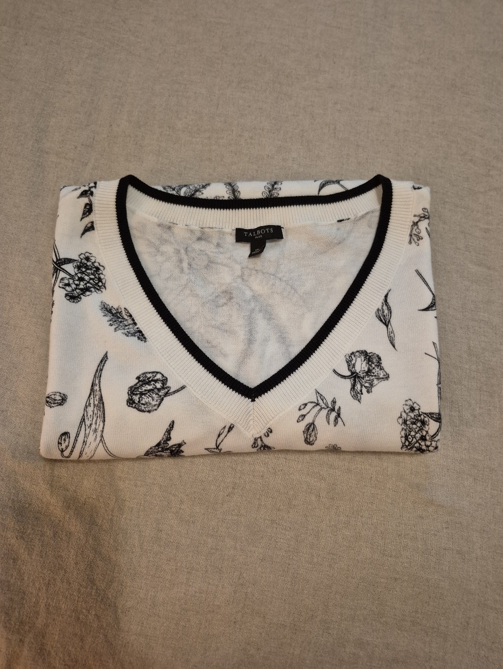 Talbots White Short-Sleeve V-Neck Top with Black Botanical Sketch Print - Picture 8 of 9
